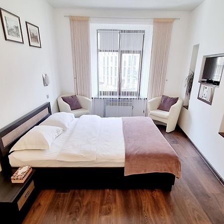 Apartment Mitskevycha Square 5 ลวีฟ ภายนอก รูปภาพ