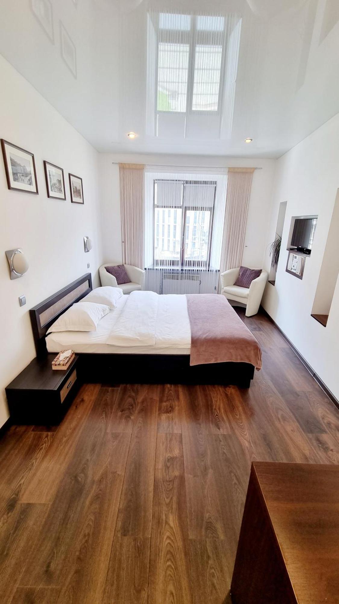 Apartment Mitskevycha Square 5 ลวีฟ ภายนอก รูปภาพ